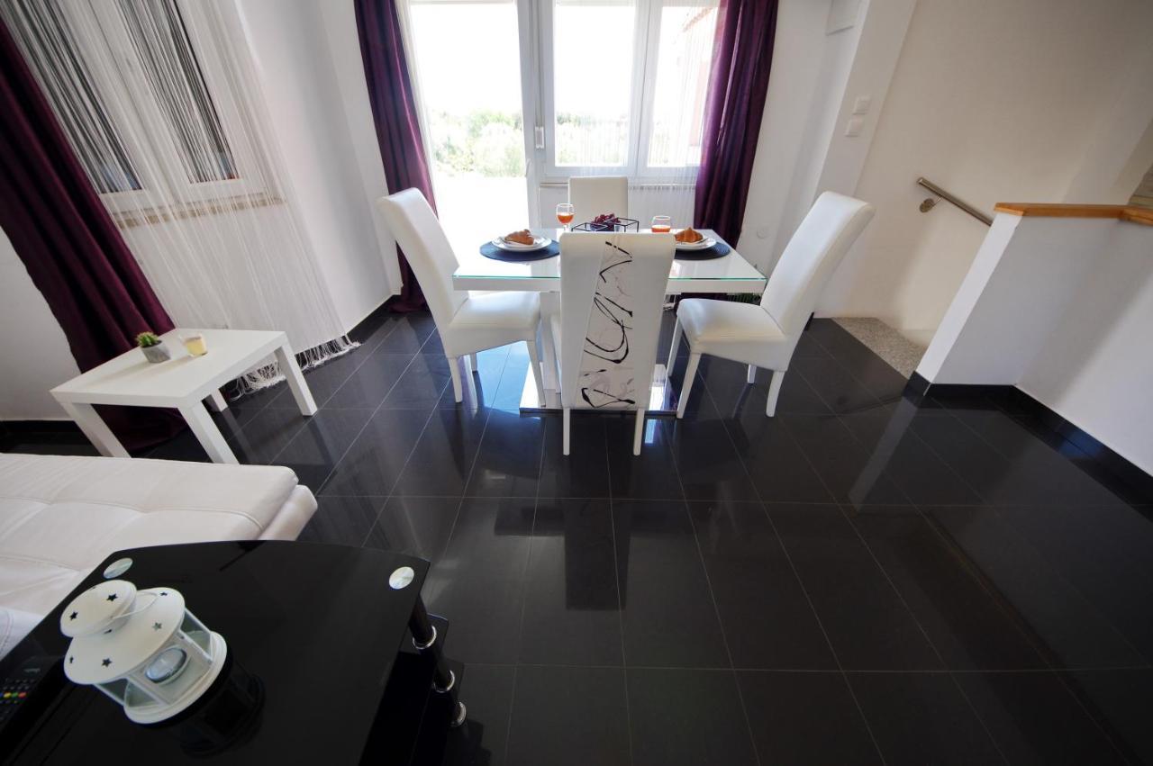 Emili Apartment *