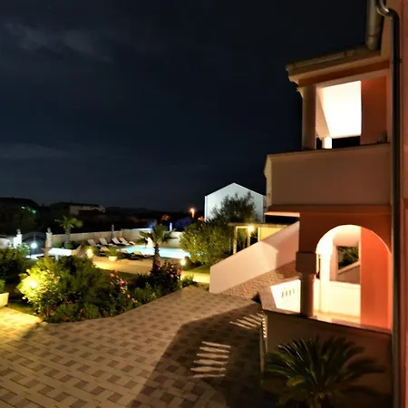 Apartmani Emili Sukosan Exterior photo