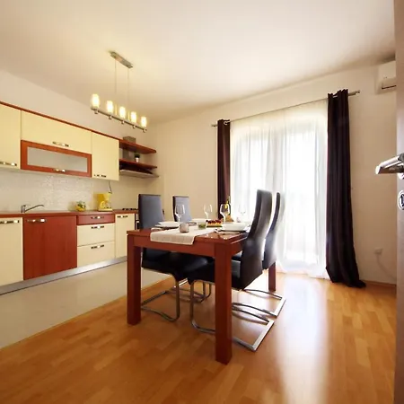 Apartmani Emili Sukosan Exterior photo