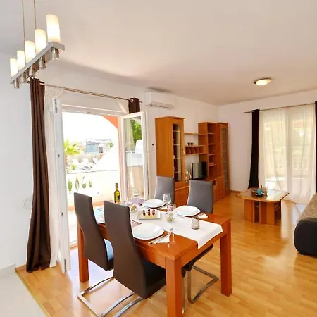 Apartmani Emili Sukosan Exterior photo