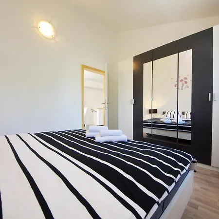 Apartmani Emili Sukosan Exterior photo