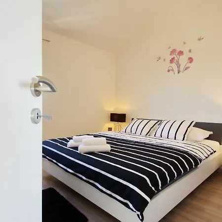 Apartmani Emili Sukosan Exterior photo